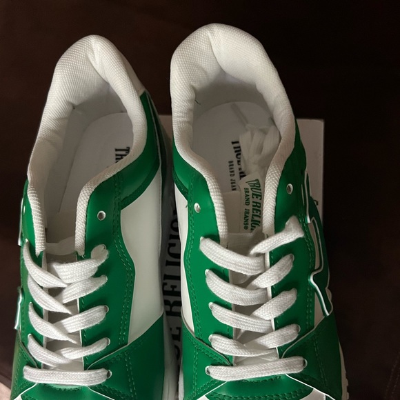 True Religion Stasha Sneaker w/ Tote - Picture 4 of 5